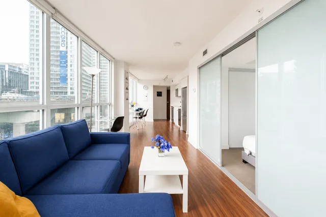 Modern Condo near Toronto General Hospital